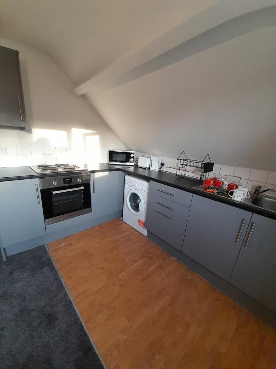 Entire Victoria Park Cardiff Apartment With Free Street Parking Bus 17 And 18 Direct To Cardiff City Centre, Fast Free Wi-Fi المظهر الخارجي الصورة