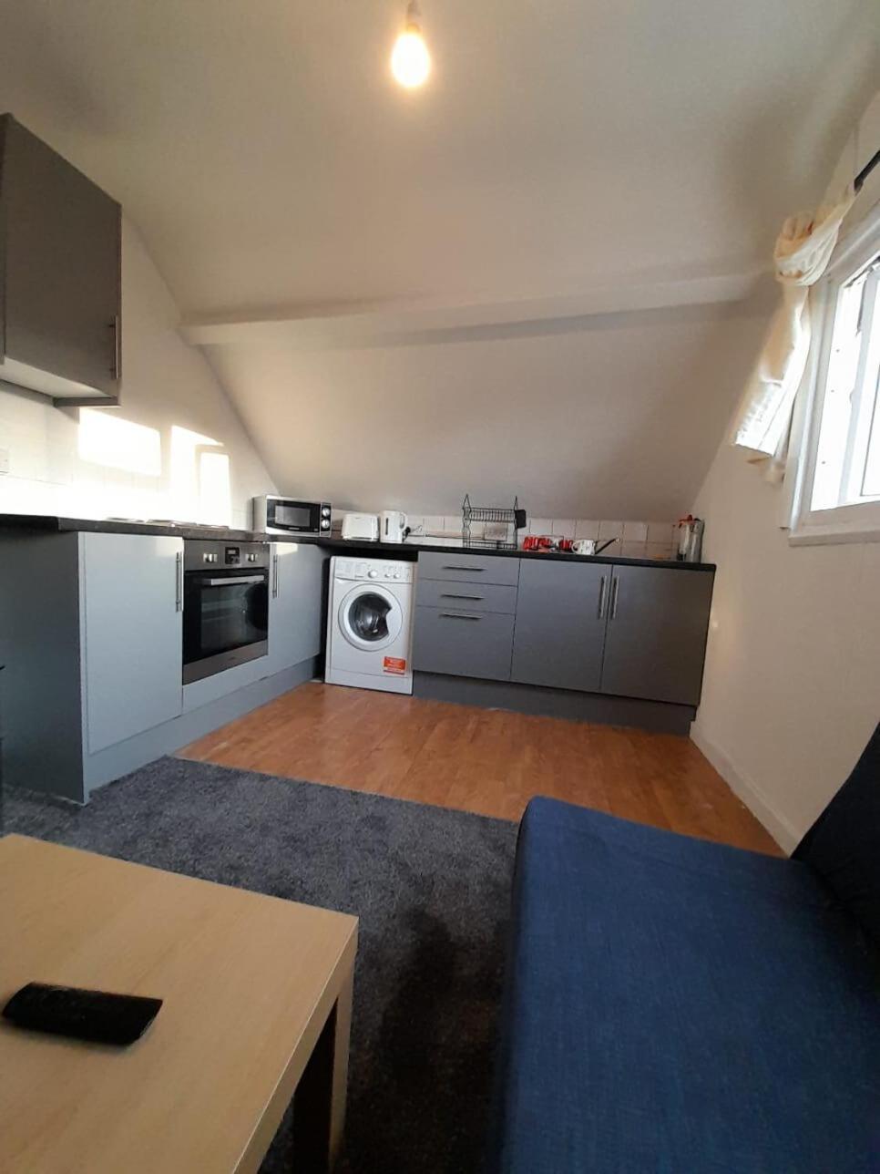 Entire Victoria Park Cardiff Apartment With Free Street Parking Bus 17 And 18 Direct To Cardiff City Centre, Fast Free Wi-Fi المظهر الخارجي الصورة