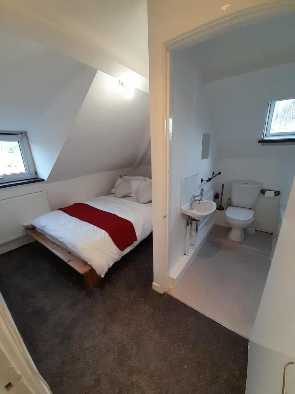 Entire Victoria Park Cardiff Apartment With Free Street Parking Bus 17 And 18 Direct To Cardiff City Centre, Fast Free Wi-Fi المظهر الخارجي الصورة