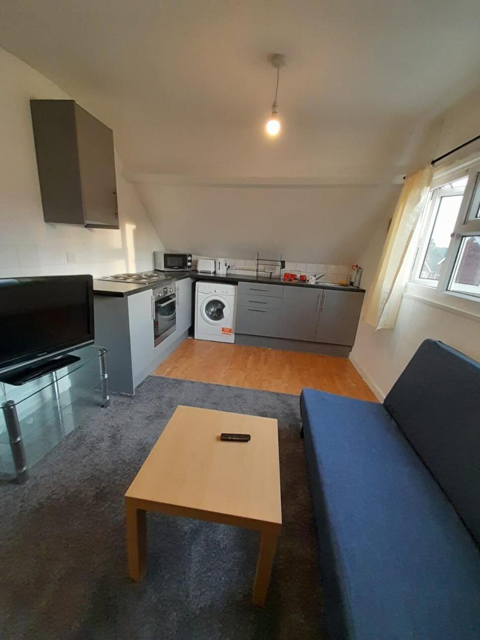 Entire Victoria Park Cardiff Apartment With Free Street Parking Bus 17 And 18 Direct To Cardiff City Centre, Fast Free Wi-Fi المظهر الخارجي الصورة